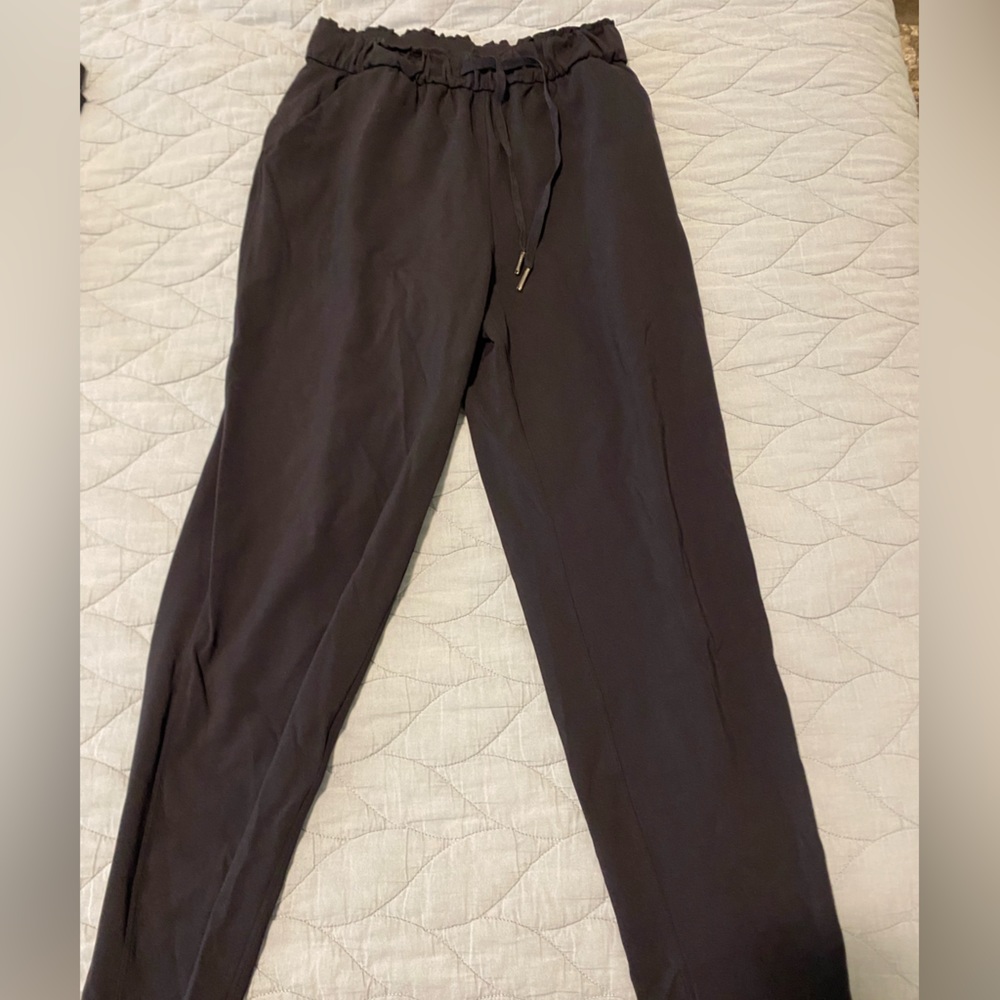 black lulu high waisted sweats